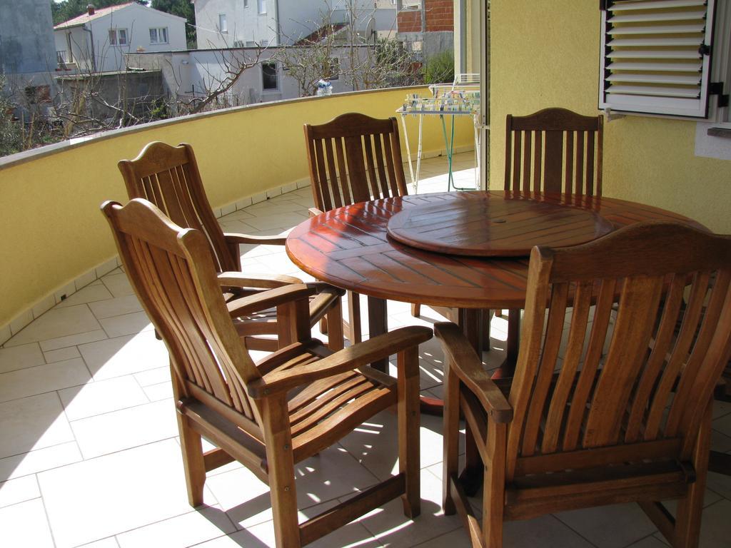 Apartment Megi Tribalj Rum bild