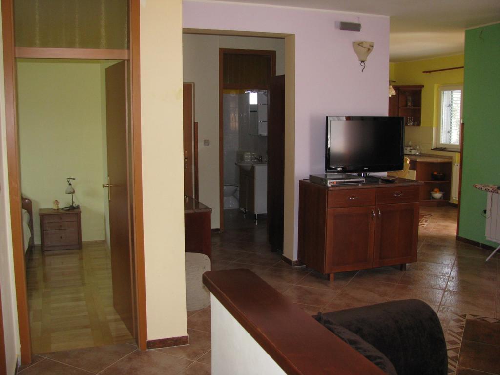 Apartment Megi Tribalj Rum bild