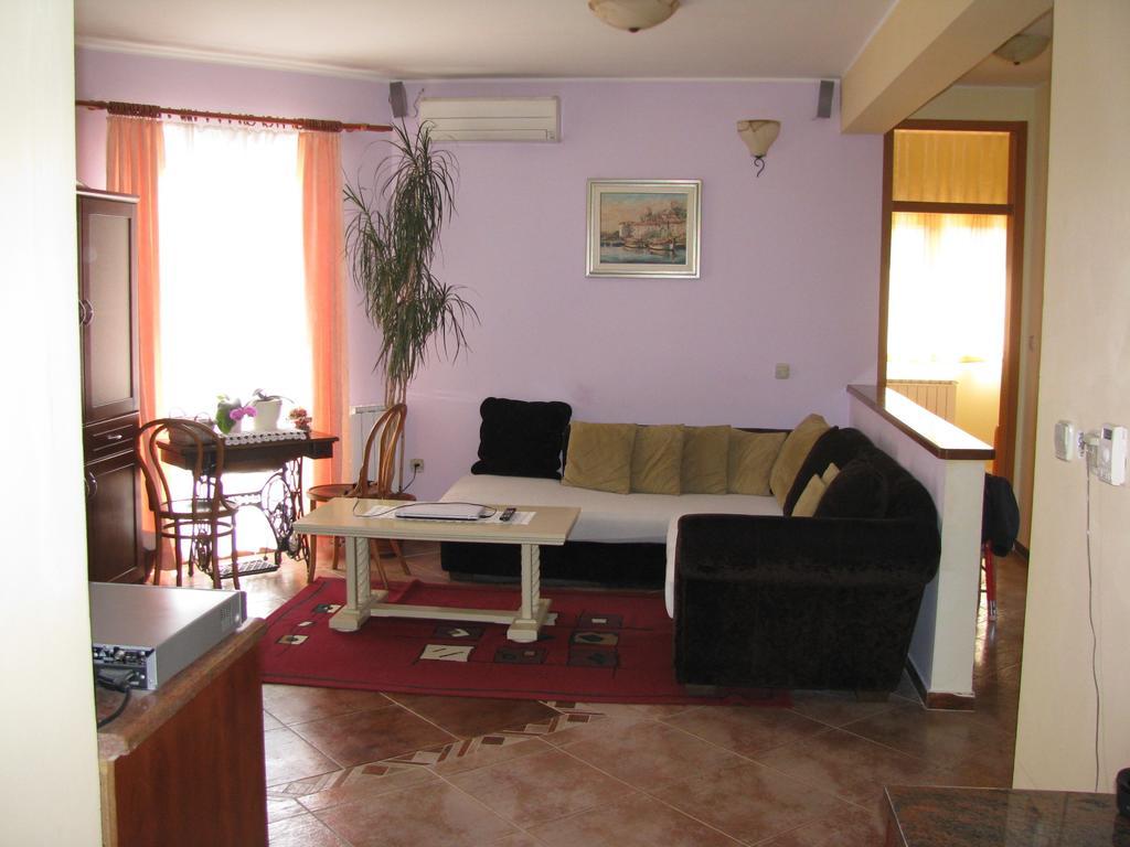 Apartment Megi Tribalj Rum bild