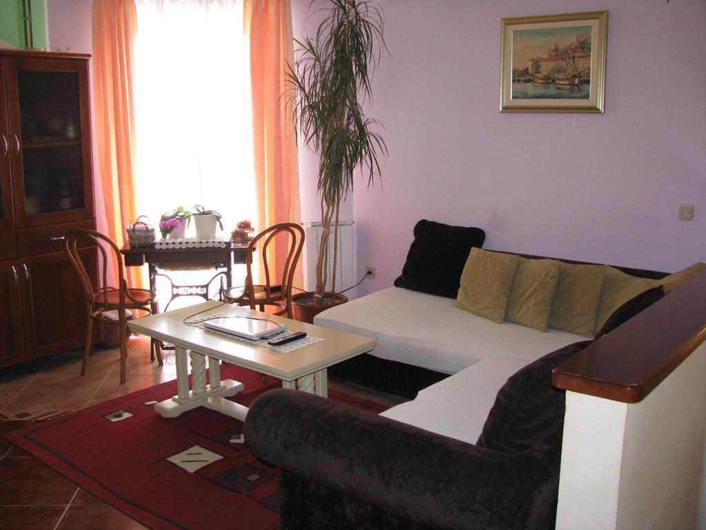 Apartment Megi Tribalj Rum bild