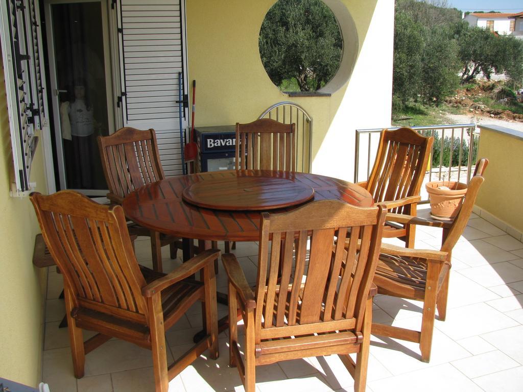 Apartment Megi Tribalj Rum bild