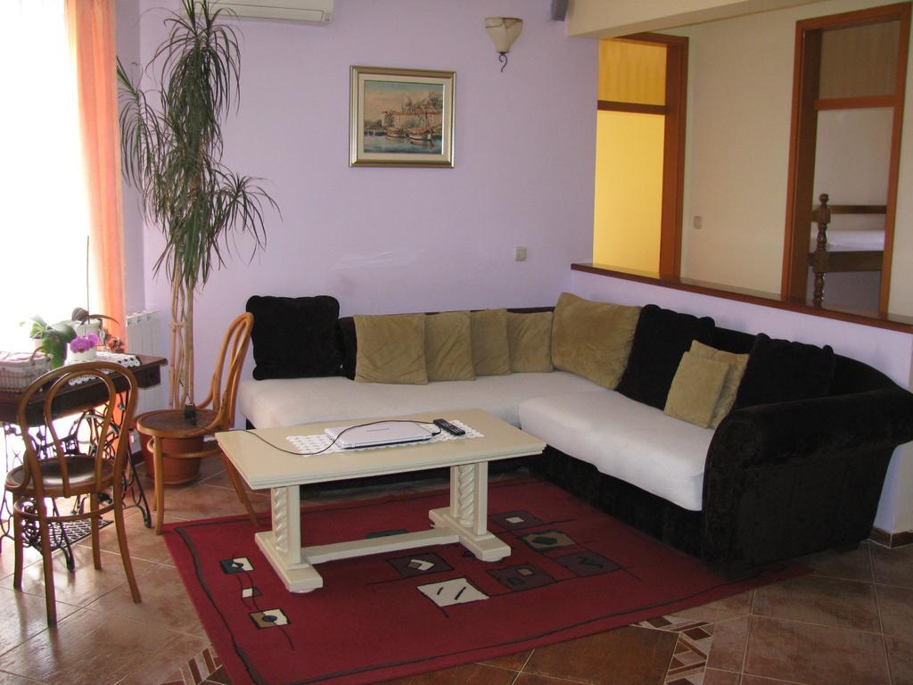 Apartment Megi Tribalj Rum bild