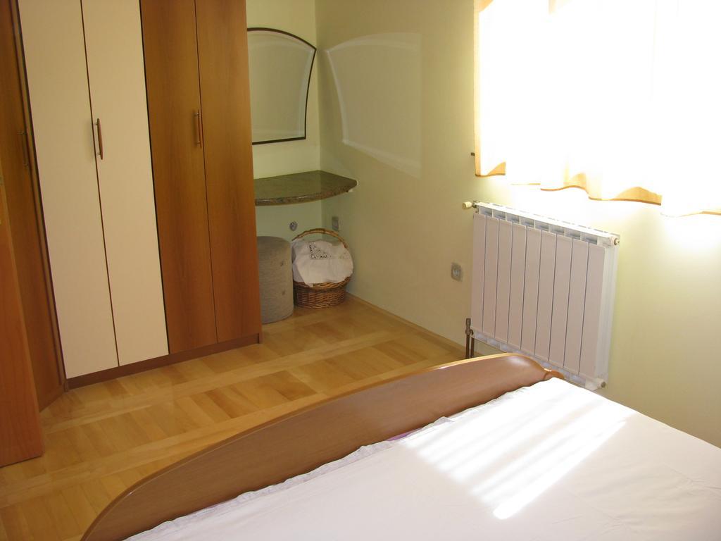 Apartment Megi Tribalj Rum bild